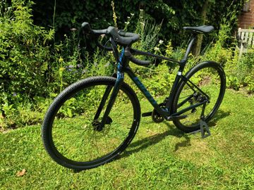 Used Giant Revolt Advanced 2 2022 2022 Road & Gravel, Blue — image 5 of 11