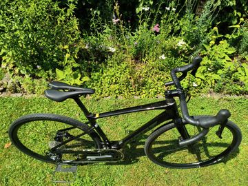Used Giant Revolt Advanced 2 2022 2022 Road & Gravel, Black — image 8 of 12