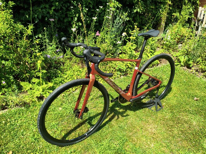 Used Giant Revolt Advanced 2 2025 2025 Road & Gravel, Red — image 5 of 10