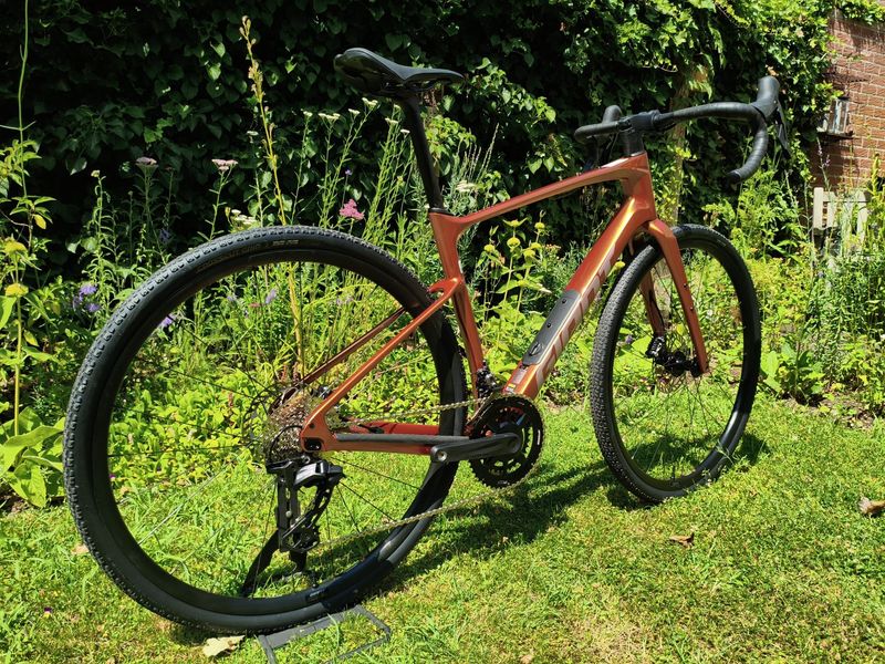 Used Giant Revolt Advanced 2 2025 2025 Road & Gravel, Red — image 3 of 10