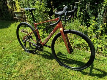 Used Giant Revolt Advanced 2 2025 2025 Road & Gravel, Red — image 2 of 10