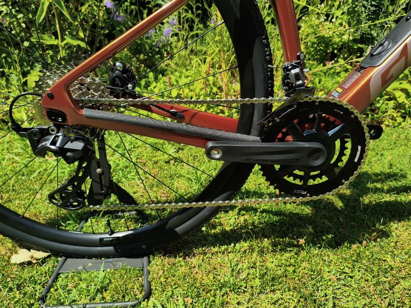 Used Giant Revolt Advanced 2 2025 2025 Road & Gravel, Red — image 7 of 10