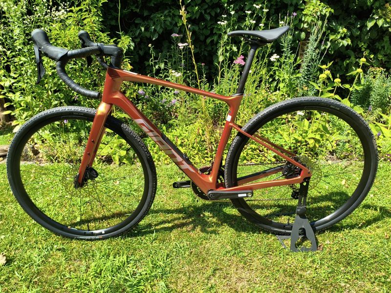 Used Giant Revolt Advanced 2 2025 2025 Road & Gravel, Red — image 4 of 10