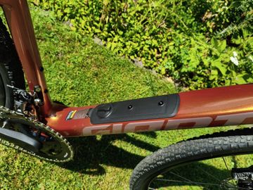 Used Giant Revolt Advanced 2 2025 2025 Road & Gravel, Red — image 8 of 10