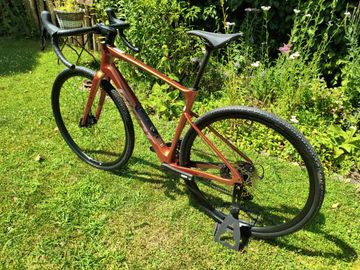 Used Giant Revolt Advanced 2 2025 2025 Road & Gravel, Red — image 6 of 10