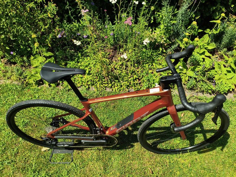 Used Giant Revolt Advanced 2 2025 2025 Road & Gravel, Red — image 9 of 10
