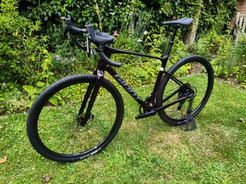 Used Giant Revolt Advanced 1 2023 2023 Road & Gravel, Purple — image 5 of 12
