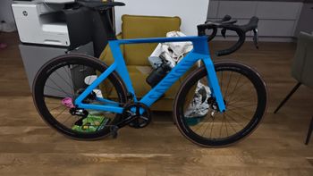 Canyon Aeroad CFR Disc MvdP 2023 2023 Road & Gravel d'occasion — image 2 sur 3
