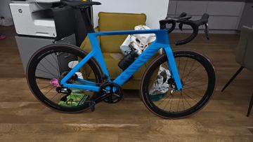 Canyon Aeroad CFR Disc MvdP 2023 2023 Road & Gravel usato, Blu — immagine 2 di 3