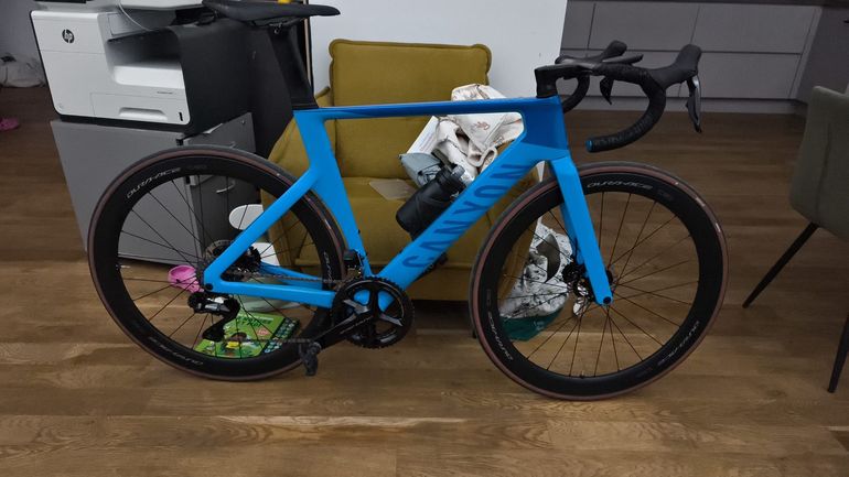 Canyon Aeroad CFR Disc MvdP 2023 2023 Road & Gravel d'occasion — image 2 sur 3