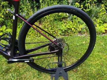 Tweedehands Giant Defy Advanced 2 2024 2024 Road & Gravel — afbeelding 10 van 11
