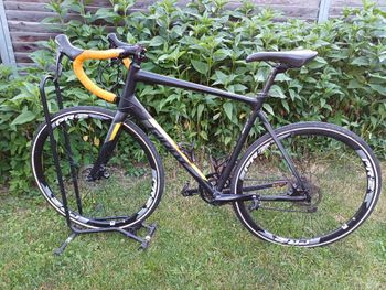 Used Giant Contend SL Disc 1 2017 2017 Road & Gravel