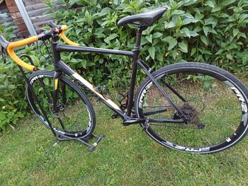 Used Giant Contend SL Disc 1 2017 2017 Road & Gravel, Black — image 5 of 8