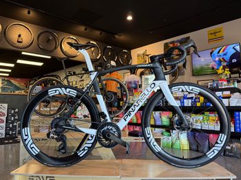 Used Pinarello Dogma X - Sram Red Etap AXS Custom Build 2025 Road & Gravel