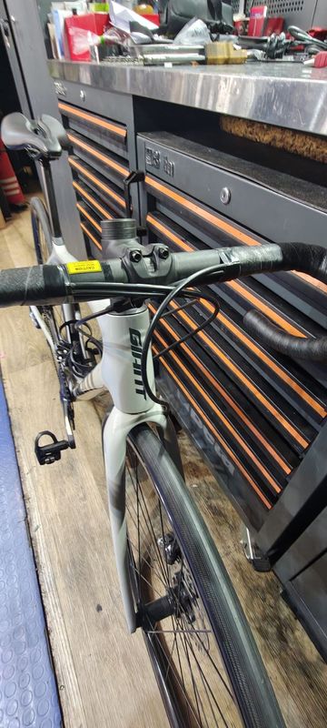 Used Giant Tcr advanced Shimano Ultegra 2021 Road & Gravel, Light Gray — image 6 of 7