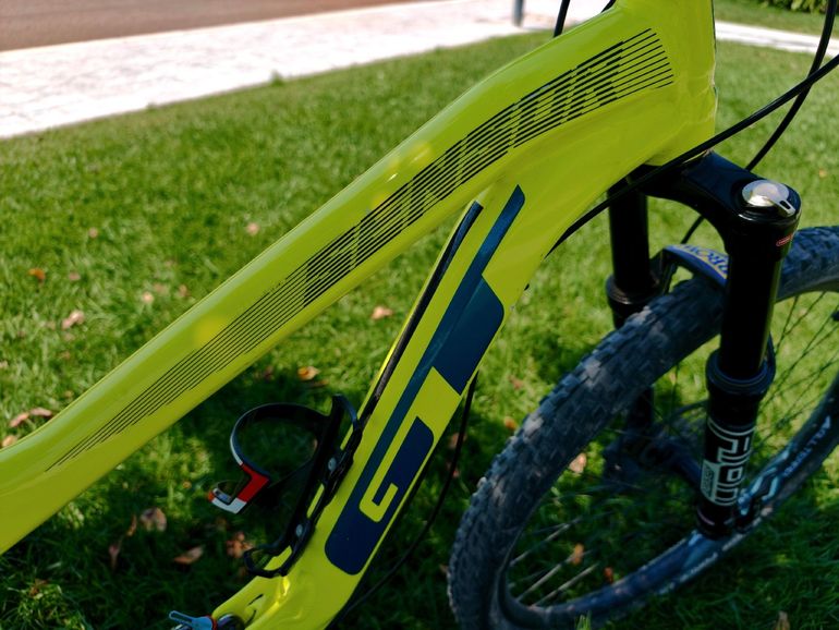 GT Sensor Alloy Comp 2018 2018 Mountainbike d'occasion — image 2 sur 6