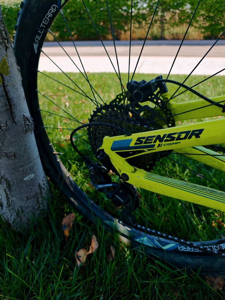 GT Sensor Alloy Comp 2018 2018 Mountainbike d'occasion — image 3 sur 6