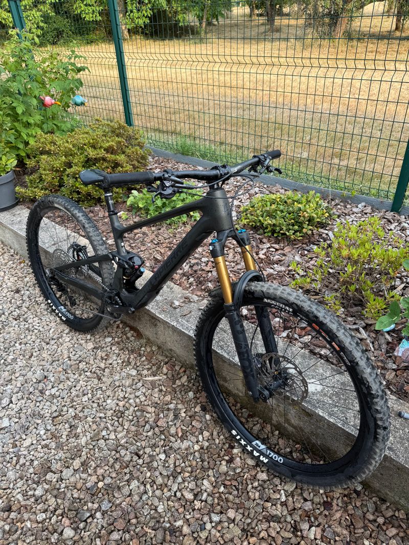 Używany Lapierre Zesty CF 8.9 2024 2024 Mountainbike — zdjęcie 1 z 3
