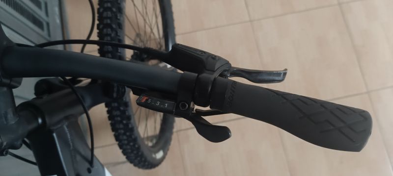 Used Trek Marlin 5 2020 2020 Mountainbike, Black, 29 — image 7 of 8