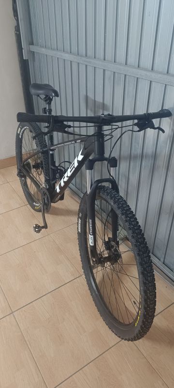 Used Trek Marlin 5 2020 2020 Mountainbike, Black, 29 — image 2 of 8