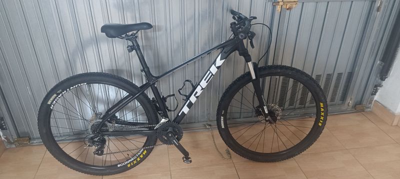 Used Trek Marlin 5 2020 2020 Mountainbike, Black, 29 — image 1 of 8