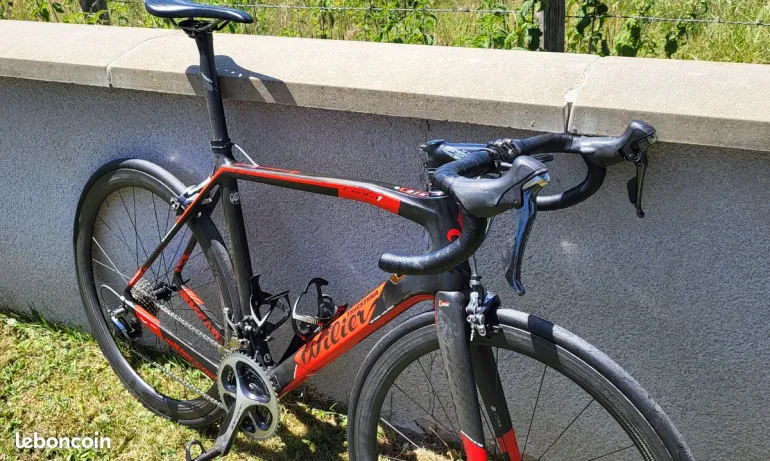Used Wilier Cento 01 SR 2017 Road & Gravel, Black — image 8 of 12