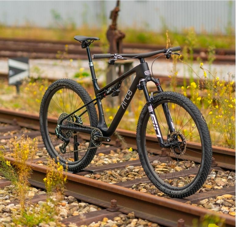 Tweedehands ARC8 Evolve SRAM X01 Eagle AXS 2025 Mountainbike — afbeelding 1 van 11