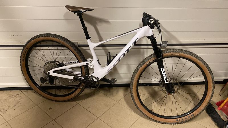 Used Scott Spark RC Pro 2022 2022 Mountainbike, White, 29 — image 1 of 6