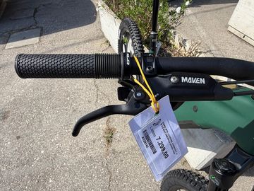 Używany Lapierre Overvolt AM CF 6.8 2027 2027 Mountainbike — zdjęcie 2 z 12