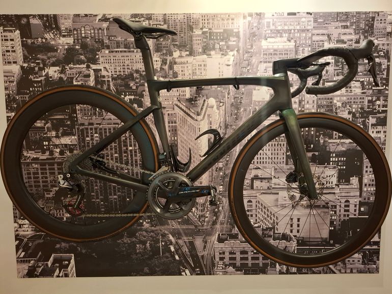 Specialized Tarmac Shimano Dura Ace Di2 2021 Road & Gravel d'occasion — image 2 sur 8