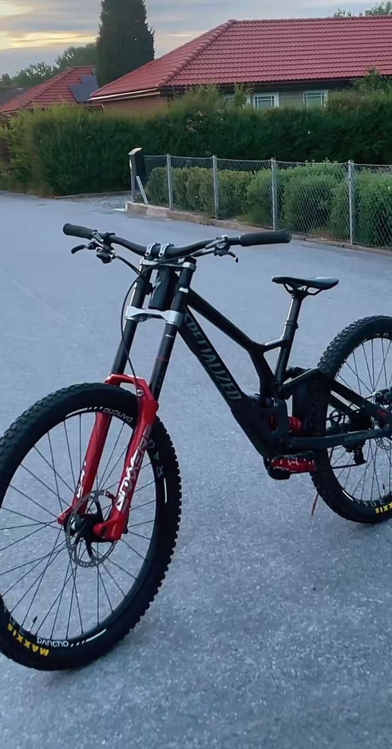 Brugt Specialized Demo Race 2022 2022 Mountainbike — billede 2 af 7