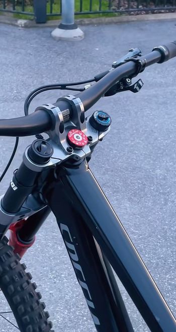 Brugt Specialized Demo Race 2022 2022 Mountainbike — billede 5 af 7