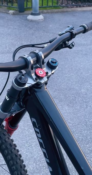 Tweedehands Specialized Demo Race 2022 2022 Mountainbike — afbeelding 5 van 7