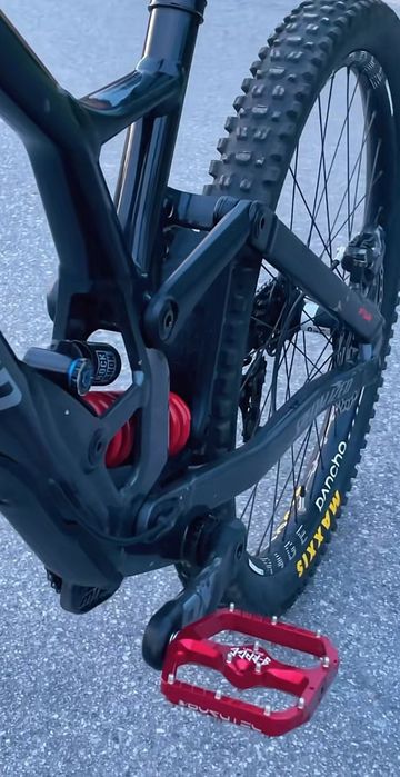 Tweedehands Specialized Demo Race 2022 2022 Mountainbike — afbeelding 4 van 7