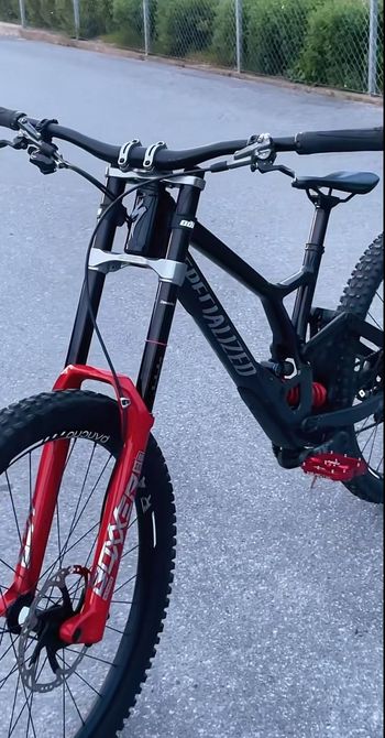 Brugt Specialized Demo Race 2022 2022 Mountainbike — billede 3 af 7