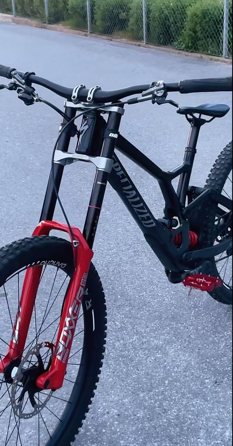 Brugt Specialized Demo Race 2022 2022 Mountainbike — billede 3 af 7