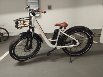 Used Rad Power Bikes Custom Shimano Altus 2020 Urban, White — image 2 of 3