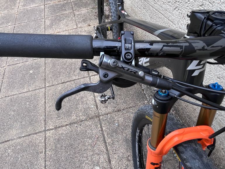 Used Lapierre Prorace CF 9.9 2024 2024 Mountainbike, Light Gray — image 2 of 10