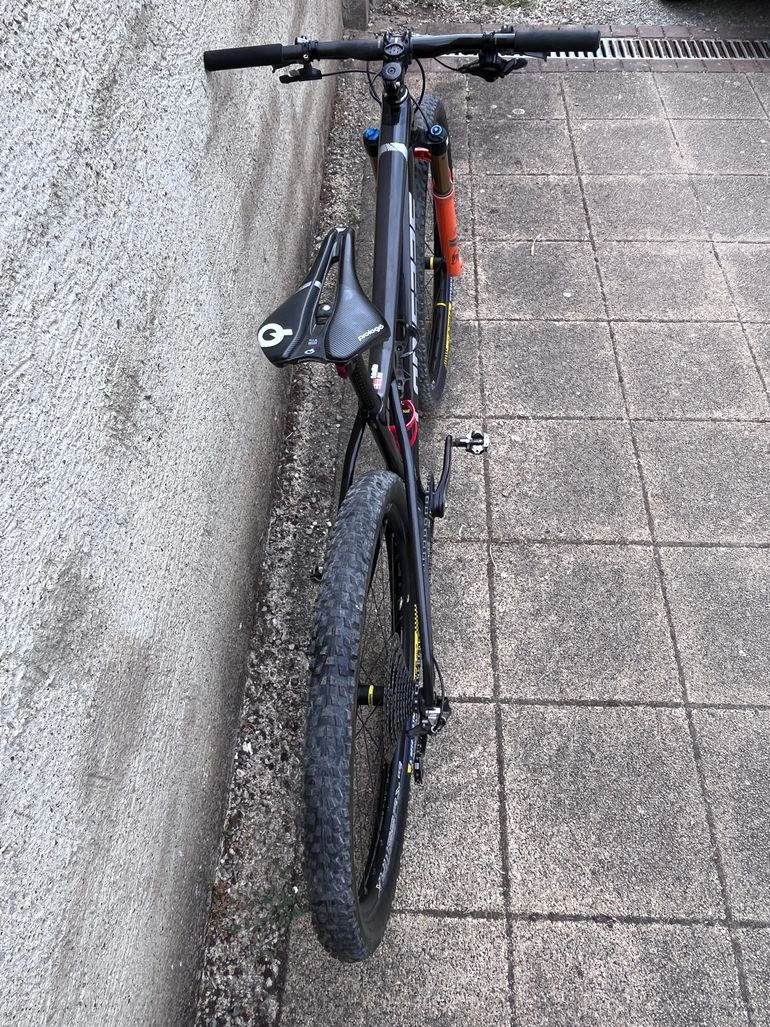 Used Lapierre Prorace CF 9.9 2024 2024 Mountainbike, Light Gray — image 7 of 10