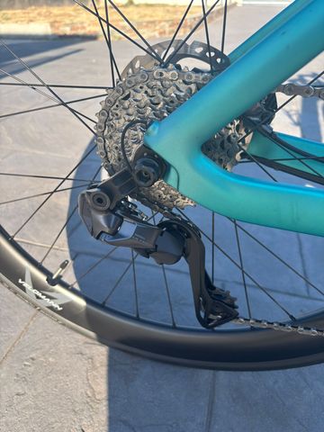 Used Bianchi E-Oltre 2026 2026 Road & Gravel, Blue — image 5 of 6