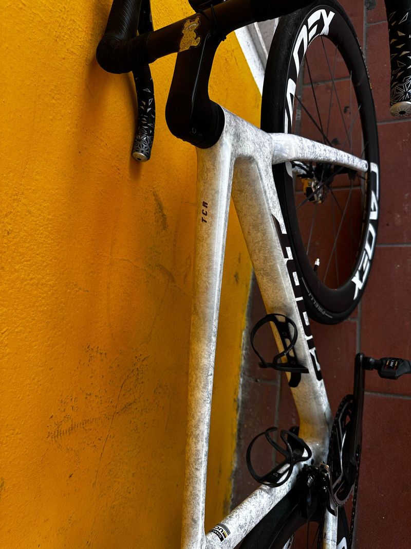 Used Giant TCR Advanced SL Frameset 2025 2025 Road & Gravel, White — image 5 of 13