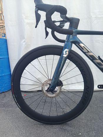 Scott Addict RC Pro 2024 Road & Gravel d'occasion — image 4 sur 8
