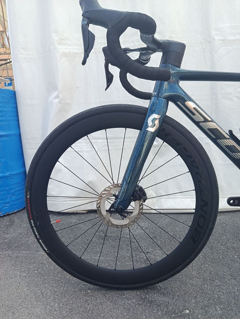 Scott Addict RC Pro 2024 Road & Gravel d'occasion — image 4 sur 8