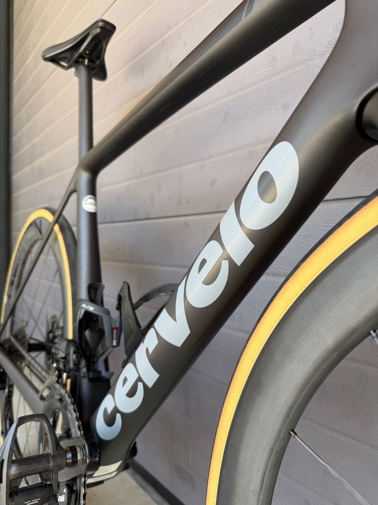 Tweedehands Cervélo R5 Dura Ace Di2 2024 2024 Road & Gravel — afbeelding 5 van 7