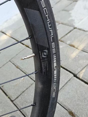 Tweedehands Scott Addict RC 2023 Road & Gravel — afbeelding 8 van 12