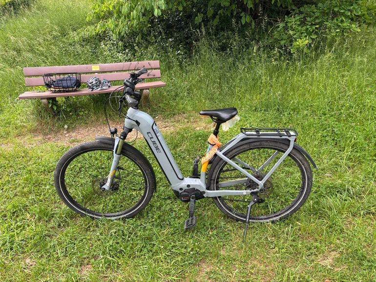 Gebrauchtes CUBE TOURING HYBRID PRO 500 2021 2021 Urban, Hellgrau — Bild 2 von 3