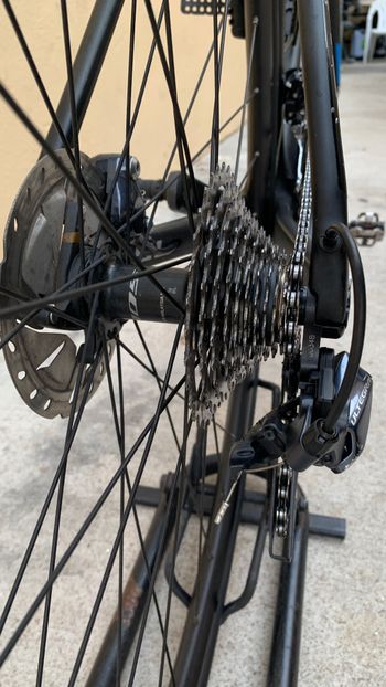 Used Fuji SL 2.1 Full Carbon Shimano Ultegra 11sp Disc - Size M 2020 Road & Gravel, Black — image 4 of 9