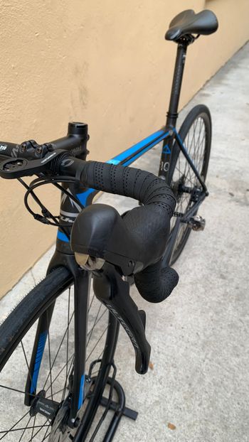 Used Fuji SL 2.1 Full Carbon Shimano Ultegra 11sp Disc - Size M 2020 Road & Gravel, Black — image 8 of 9