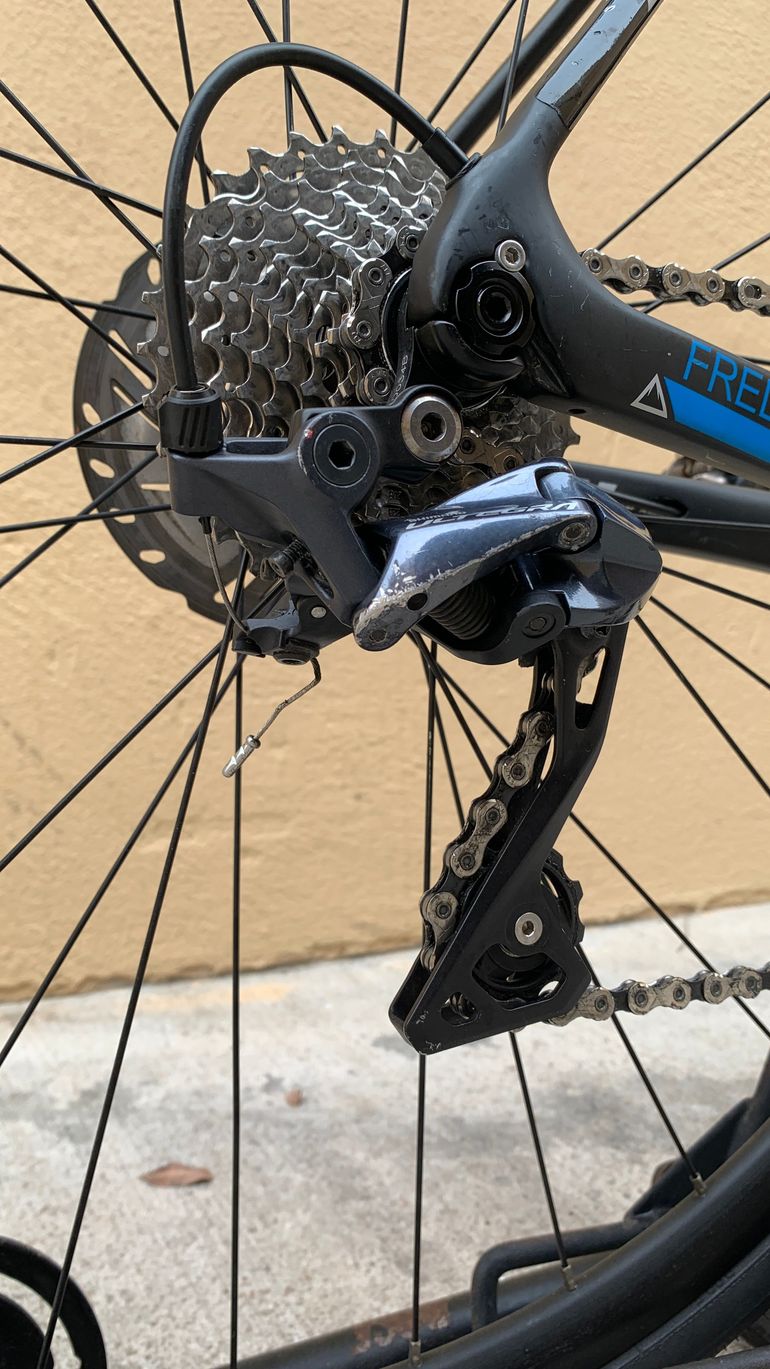 Used Fuji SL 2.1 Full Carbon Shimano Ultegra 11sp Disc - Size M 2020 Road & Gravel, Black — image 3 of 9