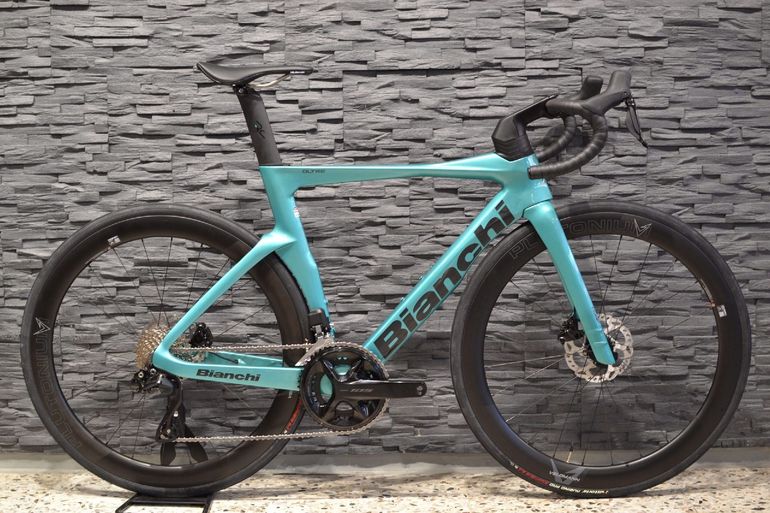 Bianchi Oltre Comp 105 Di2 2025 2025 Road & Gravel d'occasion — image 1 sur 5